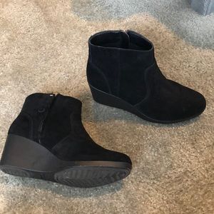 Crocs comfort suede wedge bootie